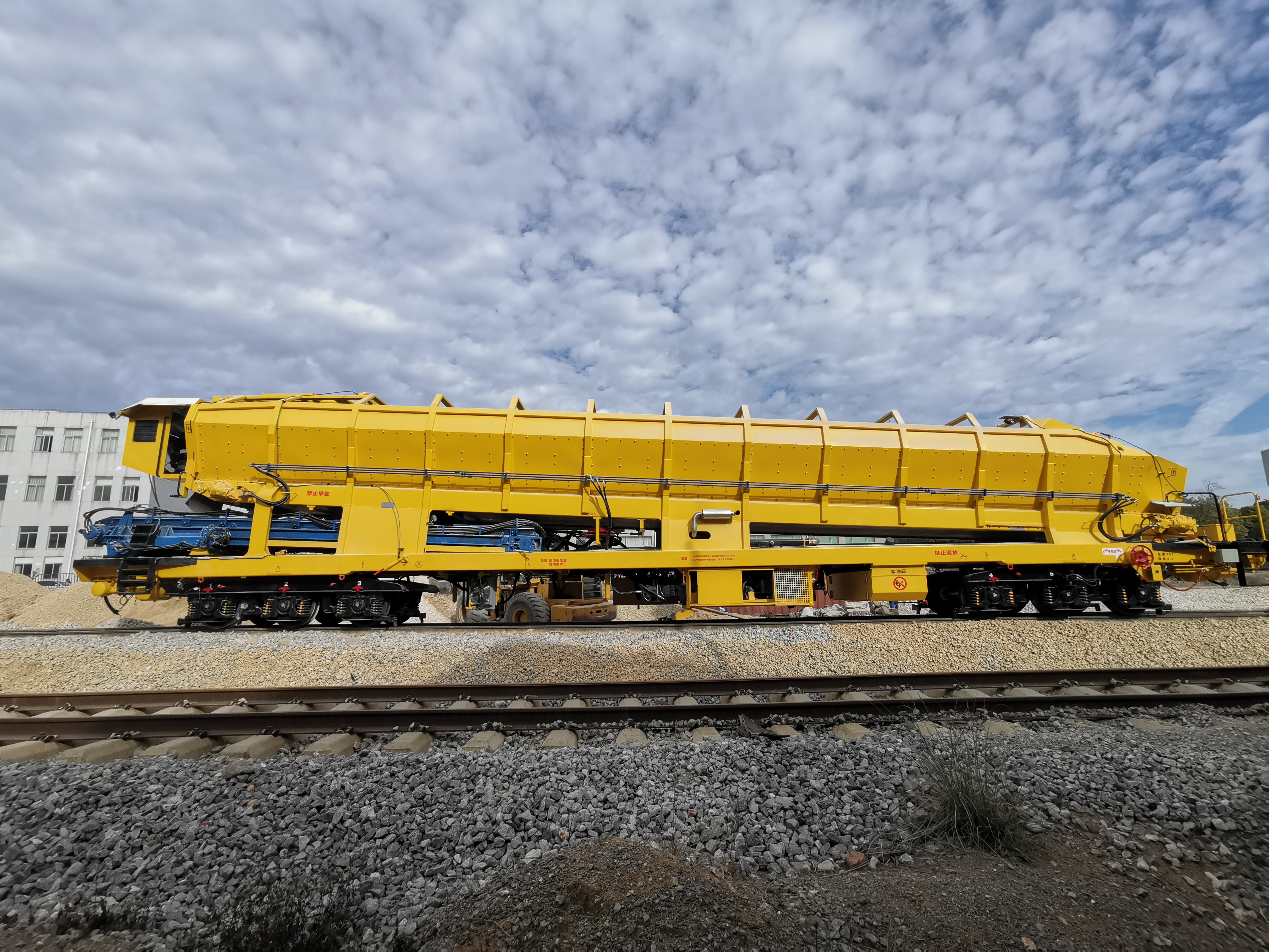 WY-100VI可伸縮拋帶物料運輸車