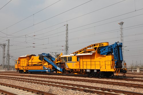 QS-650全斷面道砟清篩機